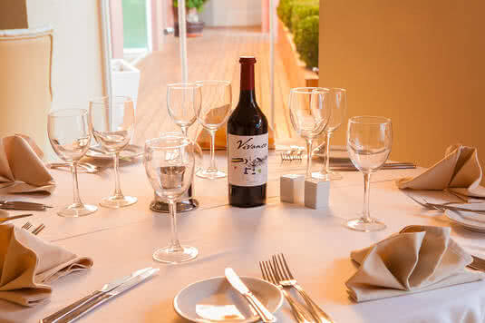 Contamos con una amplia variedad de vinos, nacionales e internacionales.